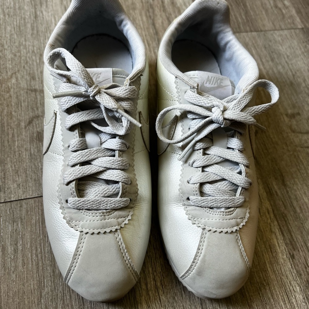 Nike Cortez Womens Size 8.5-807471-015 pre- owned